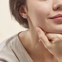 Histoire D'Or Boucles D'oreilles Puces Marie Or Blanc Saphir Et Diamant 7 Histoire D'Or Boucles D'oreilles Puces Marie Or Blanc Saphir Et Diamant -Boucles d'oreilles pendantes Soldes Boutique B3OFBSB076 model0