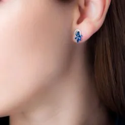 Histoire D'Or Boucles D'oreilles Puces Bouquet Or Blanc Saphir Et Diamant -Boucles d'oreilles pendantes Soldes Boutique B3OFBSB305 model0