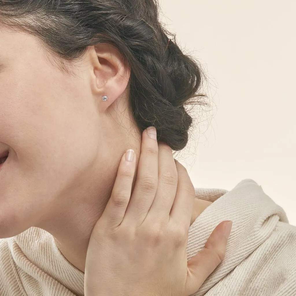 Histoire D'Or Boucles D'oreilles Puces Edy Serti Clos Or Blanc Topaze 4 Histoire D'Or Boucles D'oreilles Puces Edy Serti Clos Or Blanc Topaze – Image 4