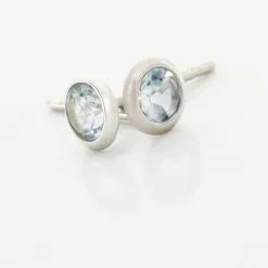 Histoire D'Or Boucles D'oreilles Puces Edy Serti Clos Or Blanc Topaze 6 Histoire D'Or Boucles D'oreilles Puces Edy Serti Clos Or Blanc Topaze -Boucles d'oreilles pendantes Soldes Boutique B3OFBTB001 view2