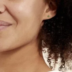 Histoire D'Or Boucles D'oreilles Puces Jardin Serti Griffe Or Jaune Emeraude -Boucles d'oreilles pendantes Soldes Boutique B3OFJEV001 model0