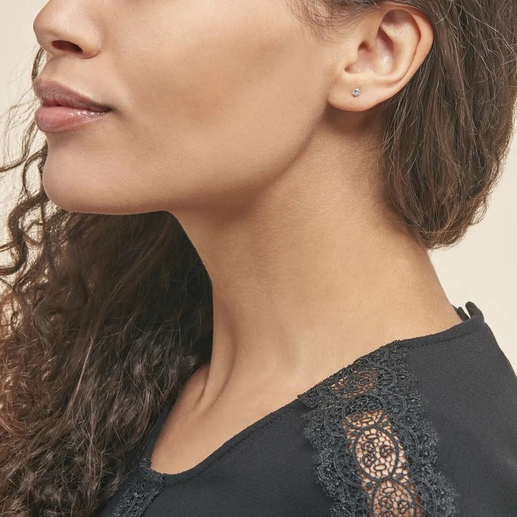 Histoire D'Or Boucles D'oreilles Puces Daria Serti Griffe 2 Or Jaune Oxyde 4 Histoire D'Or Boucles D'oreilles Puces Daria Serti Griffe 2 Or Jaune Oxyde – Image 4