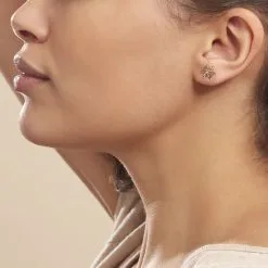 Histoire D'Or Boucles D'oreilles Puces Philine Fleur Or Jaune -Boucles d'oreilles pendantes Soldes Boutique B3OFJW0788 model0