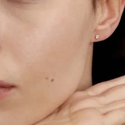 Histoire D'Or Boucles D'oreilles Puces Daria Serti Clos Or Jaune Oxyde De Zirconium -Boucles d'oreilles pendantes Soldes Boutique B3OFJZW118 model0