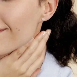 Histoire D'Or Boucles D'oreilles Puces Eleanor Fleur Or Jaune Oxyde De Zirconium -Boucles d'oreilles pendantes Soldes Boutique B3OFJZW322 model0