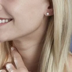 Histoire D'Or Boucles D'oreilles Puces 4 Griffes Or Blanc Diamant Synthetique -Boucles d'oreilles pendantes Soldes Boutique B7OFBJW007 model0