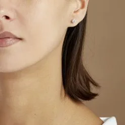 Histoire D'Or Boucles D'oreilles Puces 4 Griffes Or Blanc Diamant Synthetique -Boucles d'oreilles pendantes Soldes Boutique B7OFBJW015 model1