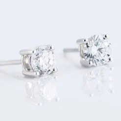 Histoire D'Or Boucles D'oreilles Puces 4 Griffes Or Blanc Diamant Synthetique -Boucles d'oreilles pendantes Soldes Boutique B7OFBJW015 view2